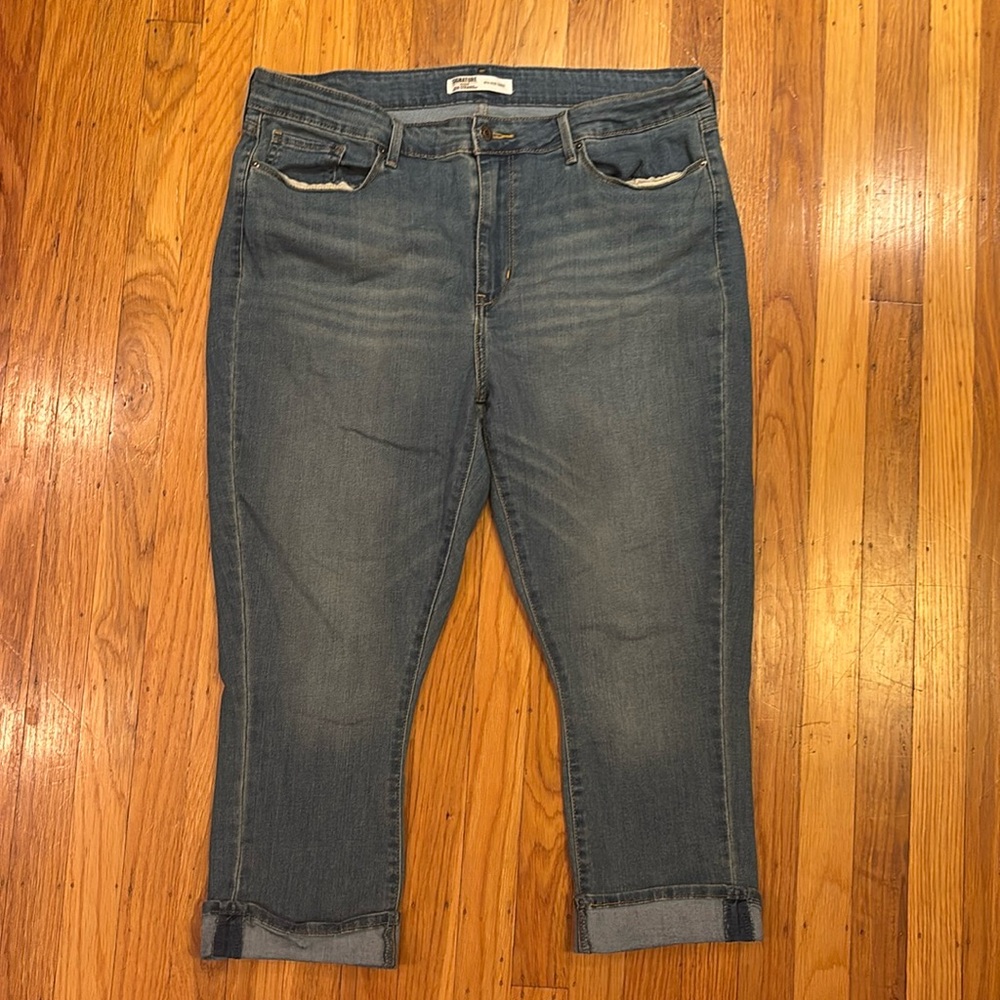 Levi’s midrise capri jeans